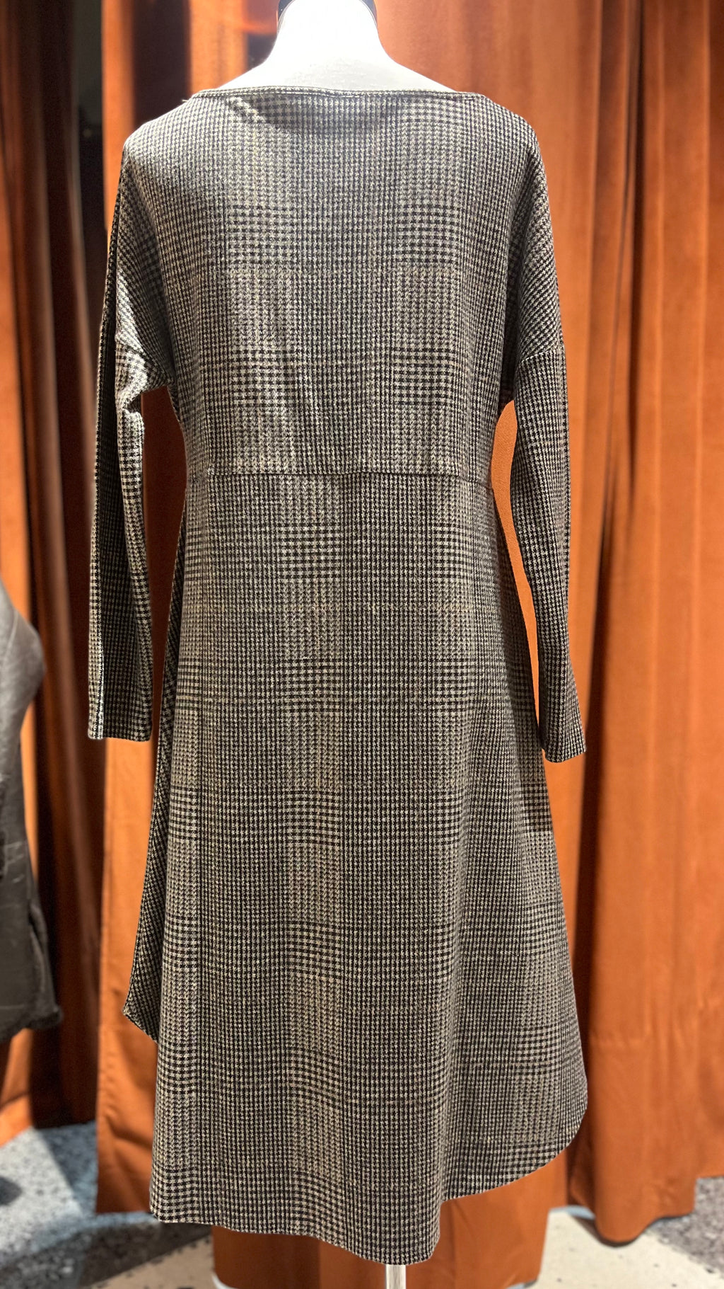 Abito midi con tasche