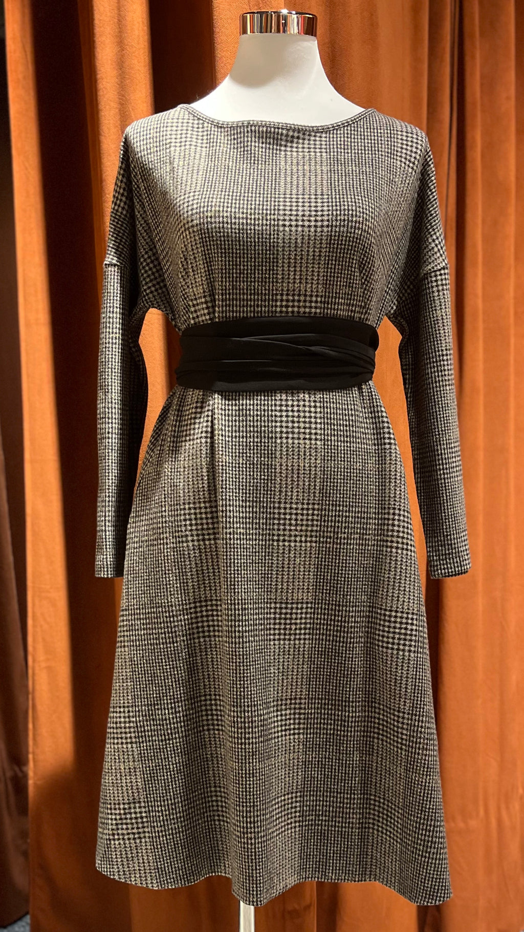 Abito midi con tasche