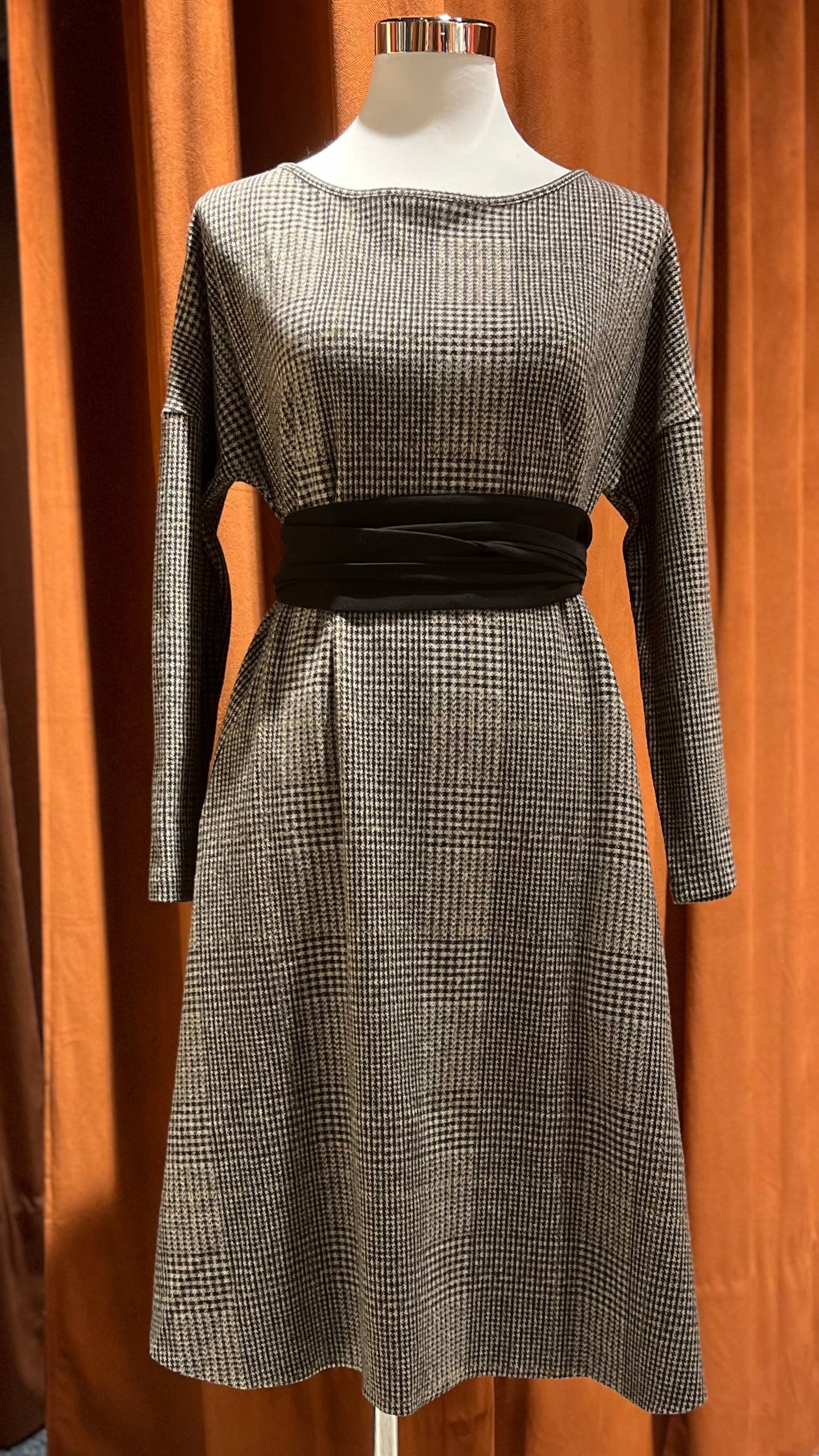 Abito midi con tasche