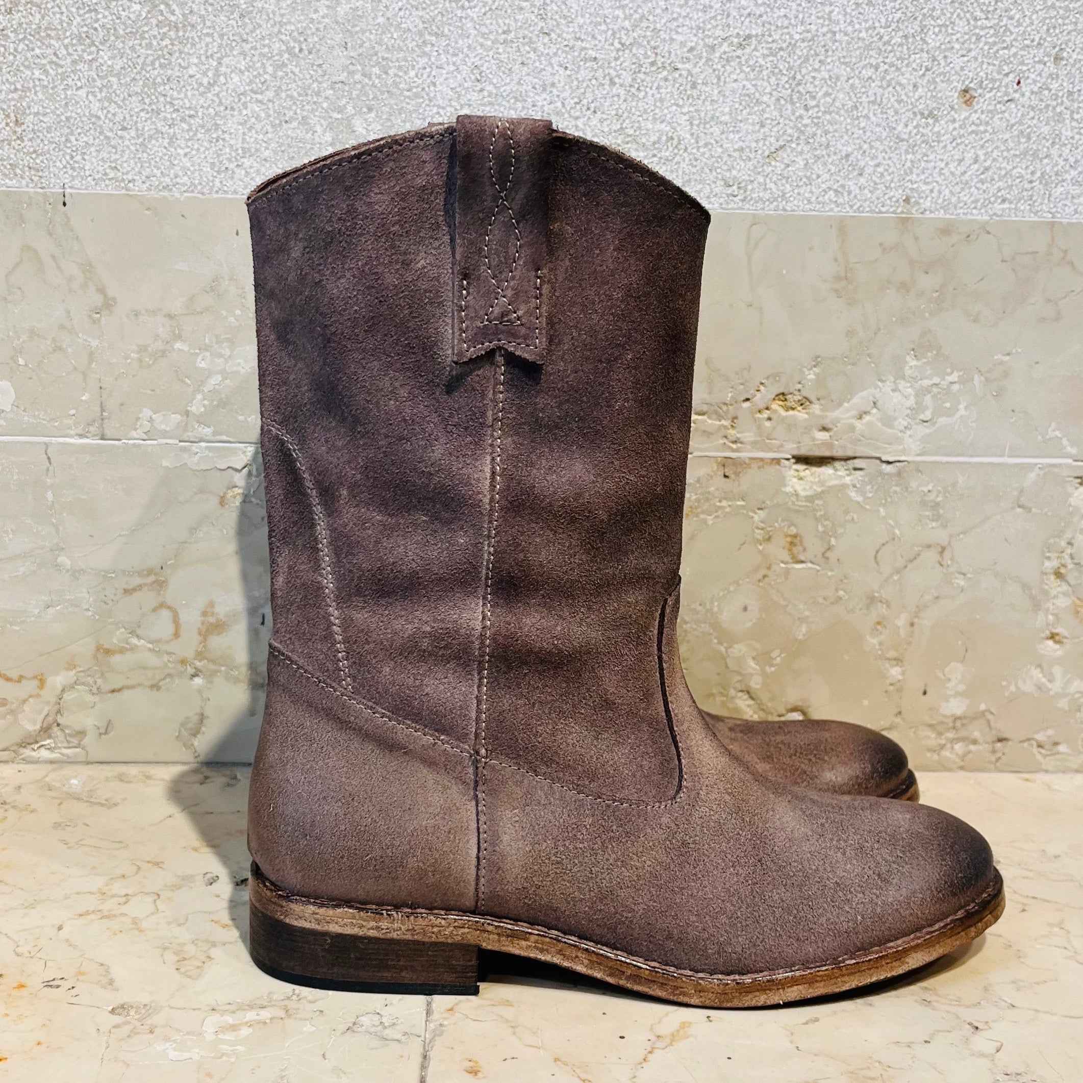 Stivaletto in camoscio lavato